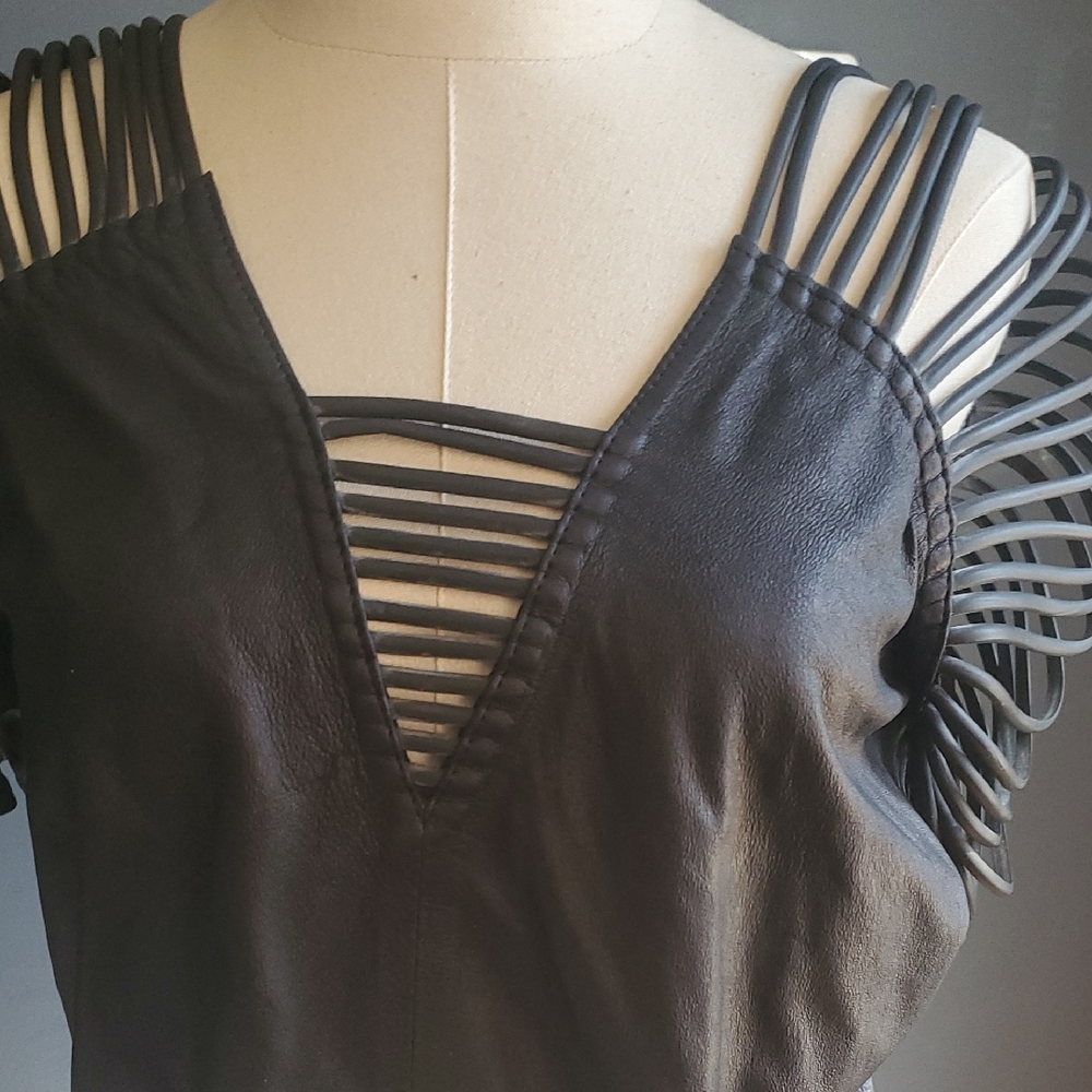 Vtg St. Tropez Black Strappy Fringe V-Neck Leather Top - Picture 10 of 15